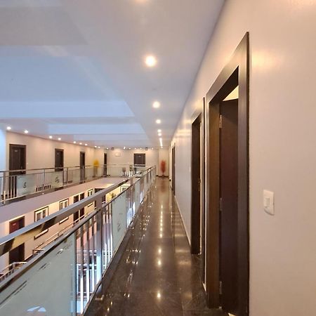 Capital Square Aparthotel Erattupetta Екстериор снимка