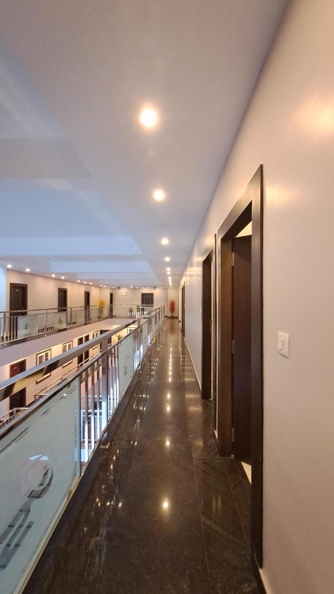 Capital Square Aparthotel Erattupetta Екстериор снимка