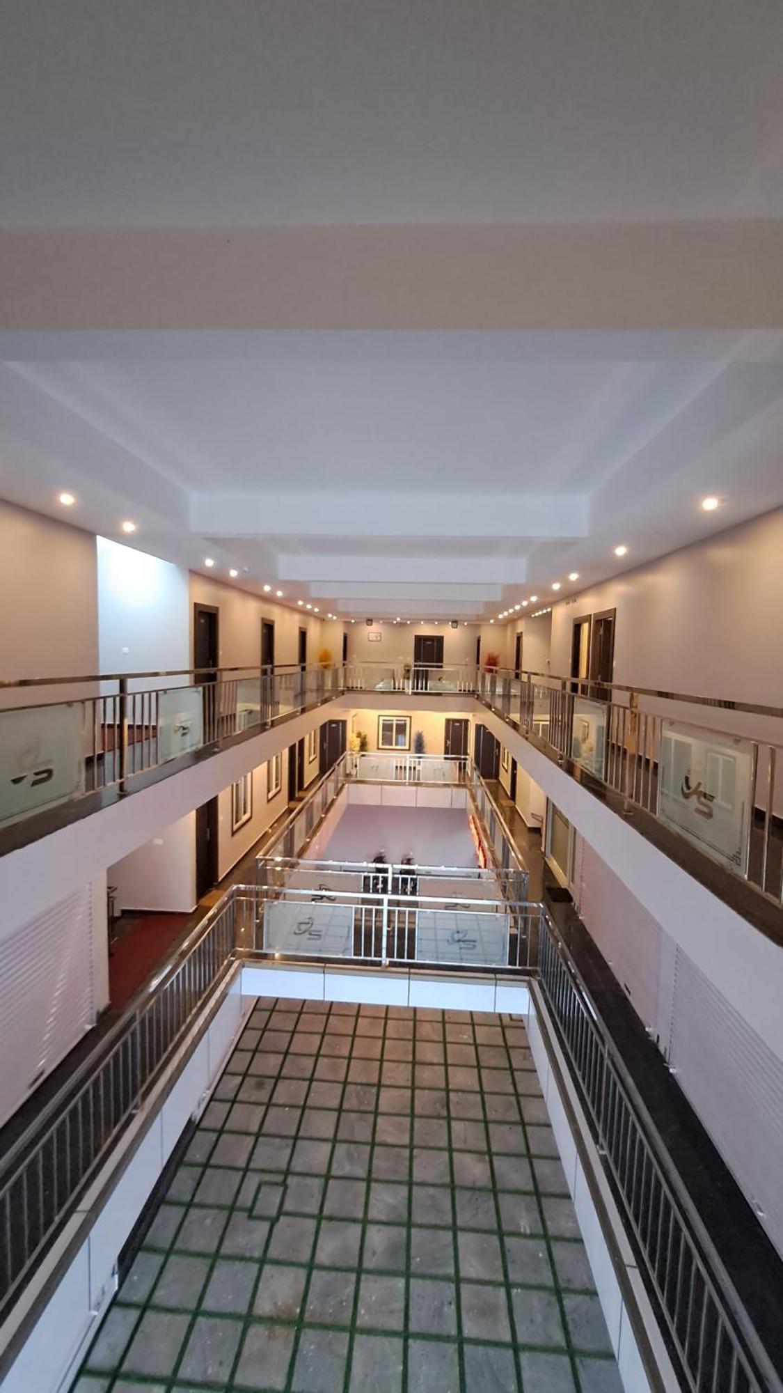 Capital Square Aparthotel Erattupetta Екстериор снимка