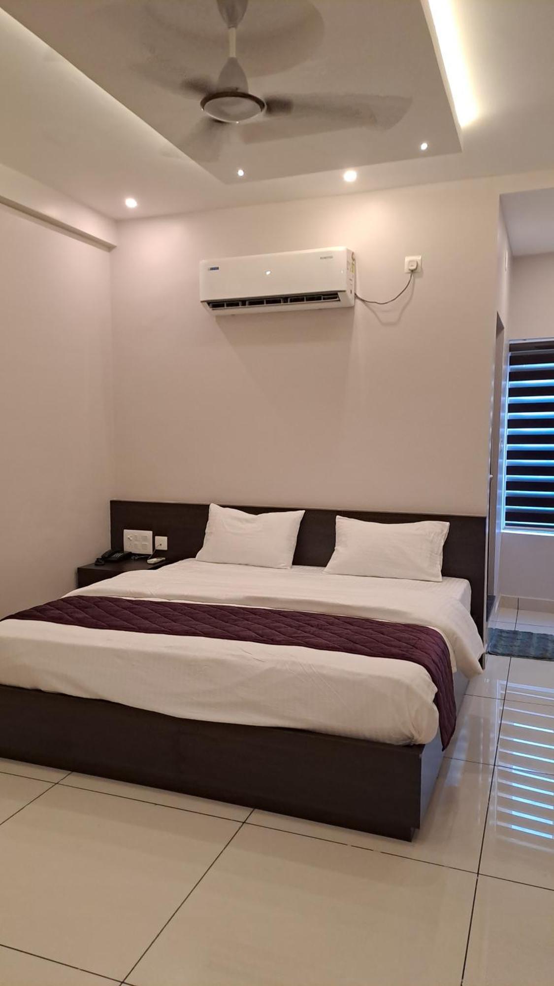 Capital Square Aparthotel Erattupetta Екстериор снимка