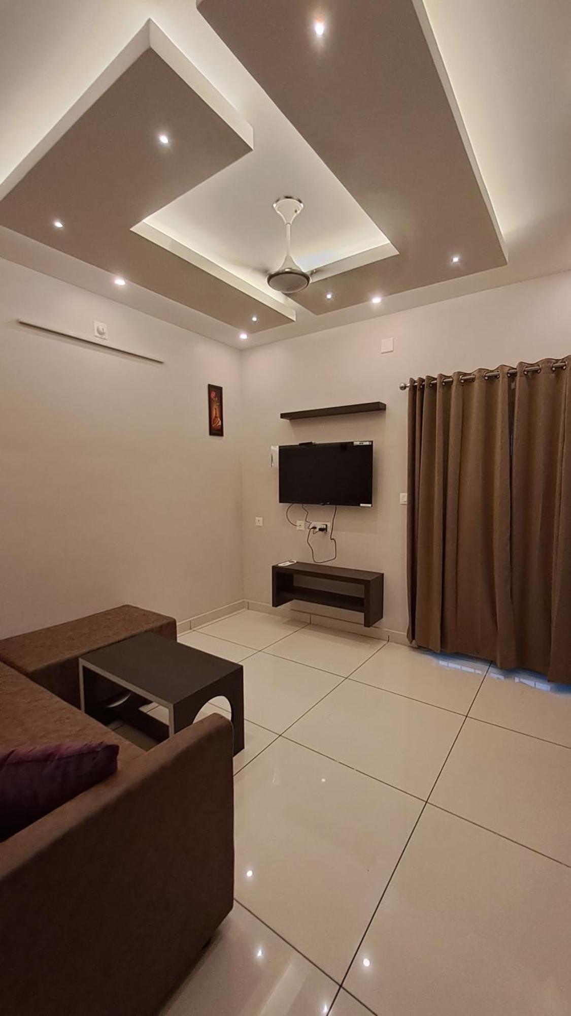 Capital Square Aparthotel Erattupetta Екстериор снимка