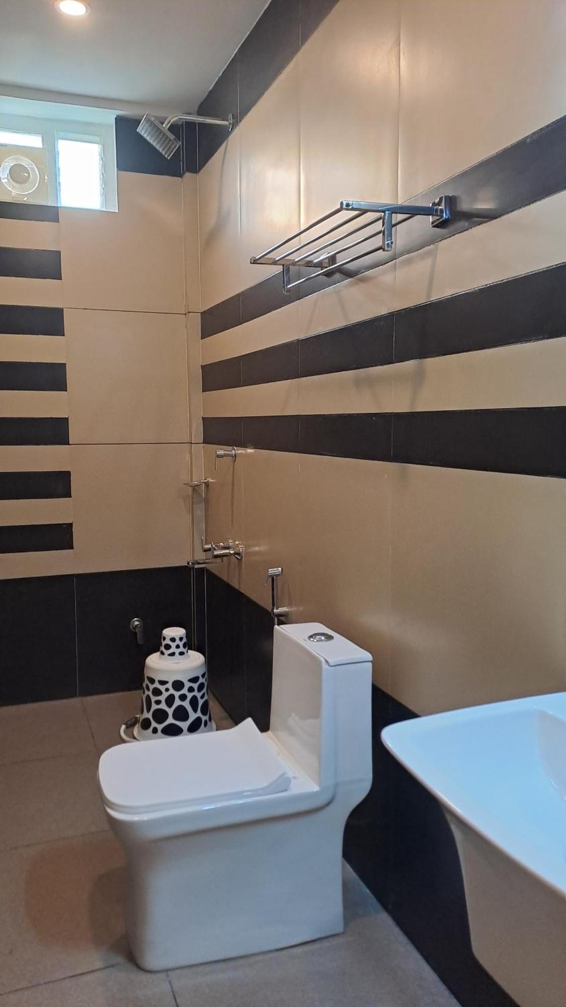 Capital Square Aparthotel Erattupetta Екстериор снимка